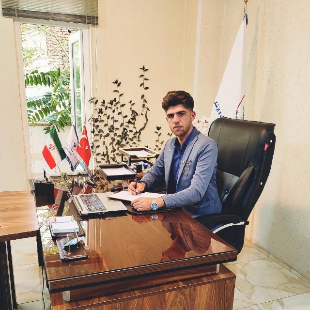 مدیر و موسس